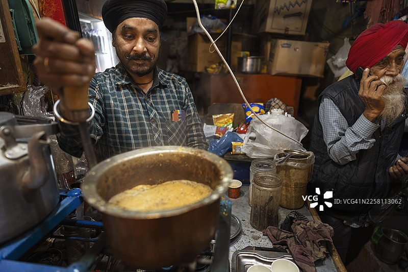 印度阿姆利则的茶水小贩图片素材