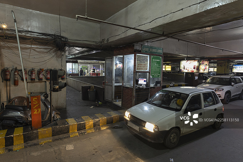 印度阿姆利则的一处多层停车场。图片素材