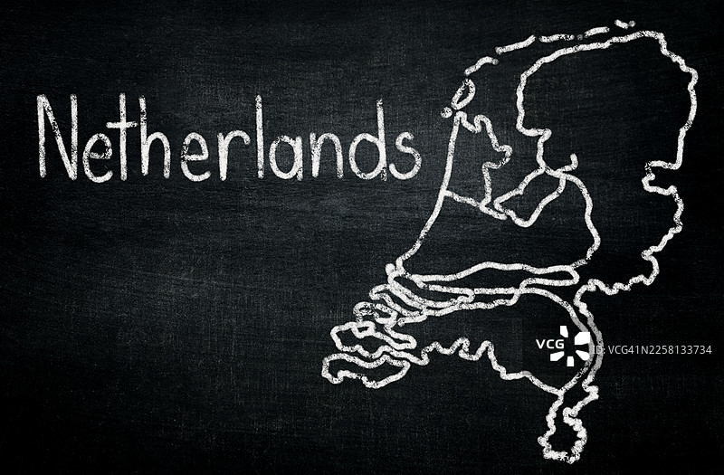 荷兰粉笔地图在黑色黑板上图片素材