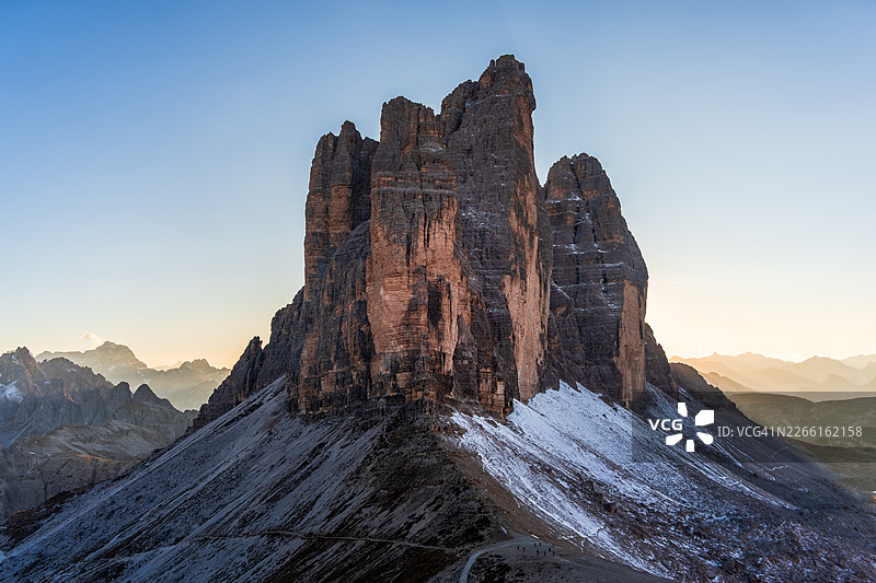 意大利多洛米蒂地区三峰山日落时的美丽景色图片素材