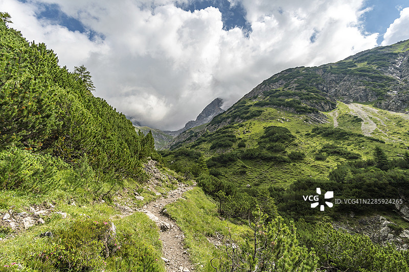 阿尔高阿尔卑斯山克罗滕科夫峰的绝美徒步之旅图片素材