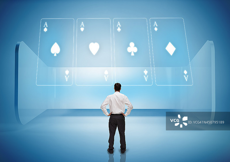 商务人士在蓝光下观看全息卡片的背影图片素材