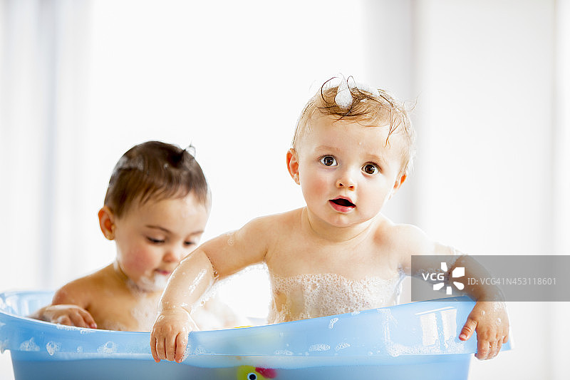 婴儿沐浴时光图片素材
