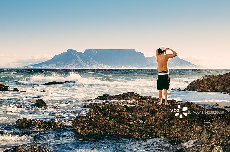 南非开普敦的冲浪者图片素材