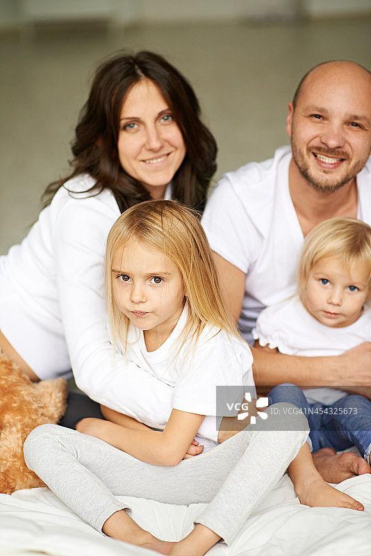 不满的家庭成员图片素材