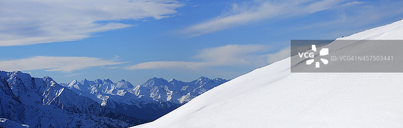 高山雪景全景图片素材