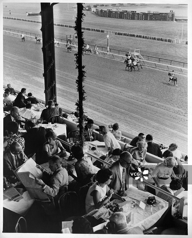 纽约州萨拉托加斯普林斯顾客研究菜单和赛马节目图片素材