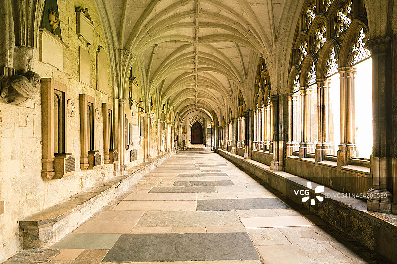哥特式修道院回廊走廊图片素材