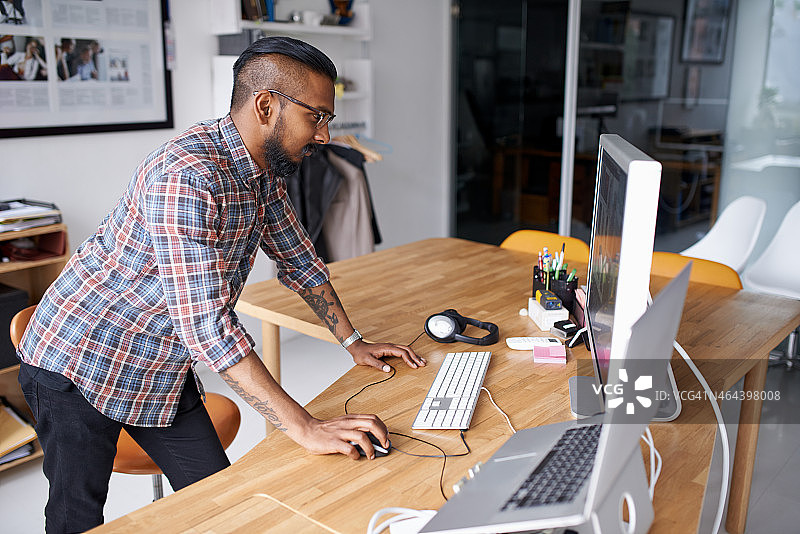 从各个角度查看他的设计图片素材