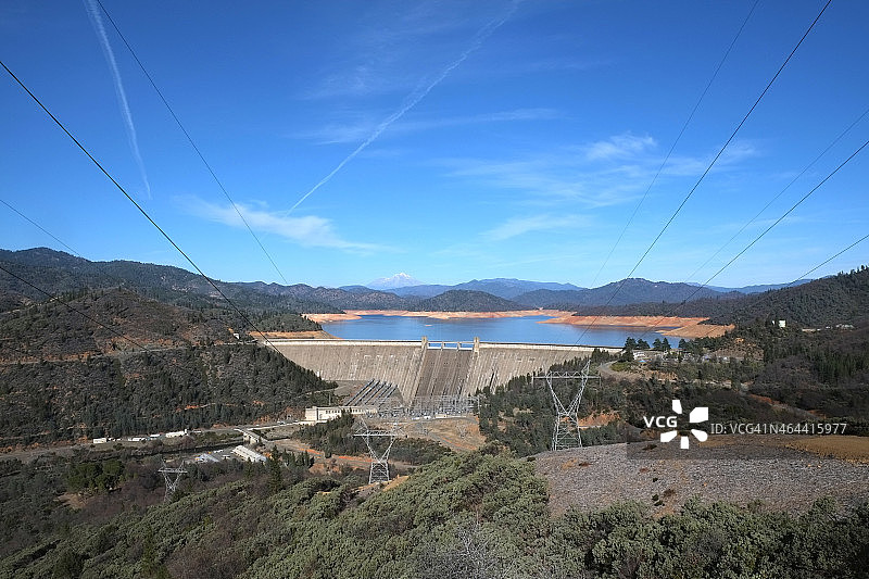 沙斯塔湖水坝图片素材