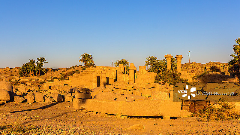 埃及卢克索拉美西斯二世东部神庙图片素材