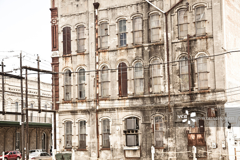 德克萨斯州加尔维斯顿市中心的废弃建筑图片素材