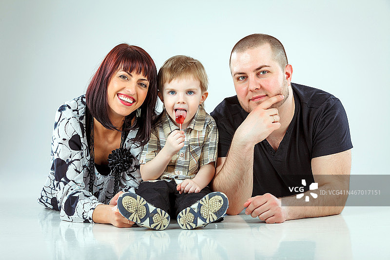 妈妈、爸爸和儿子图片素材