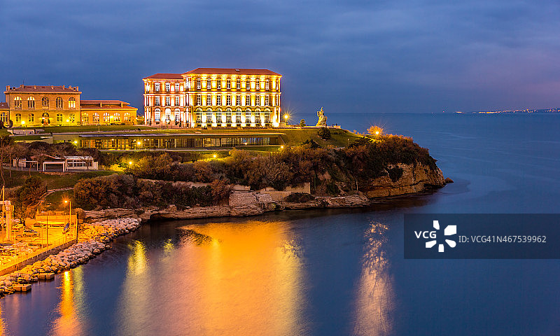 夜幕下的法国马赛法老宫图片素材