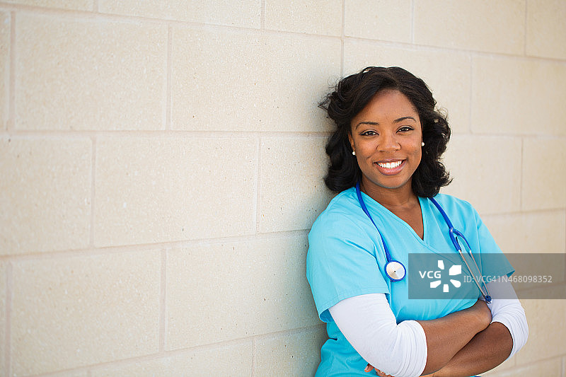 站在户外的护士图片素材