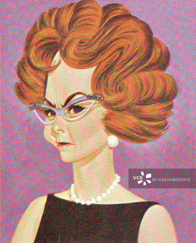 蓬松头发的红发女人图片素材