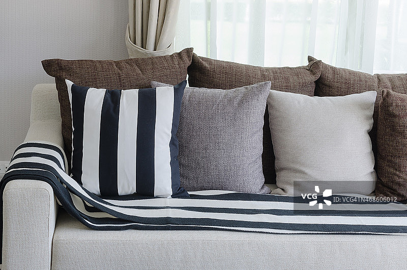 黑白毯子枕头图片素材