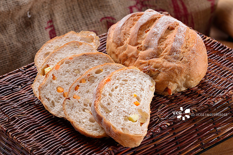 核桃牛奶面包图片素材