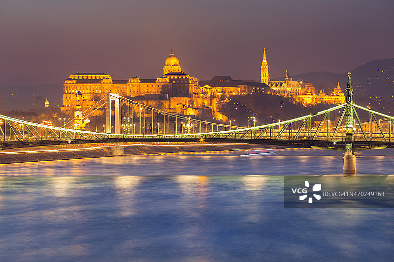 布达佩斯自由桥和伊丽莎白桥图片素材