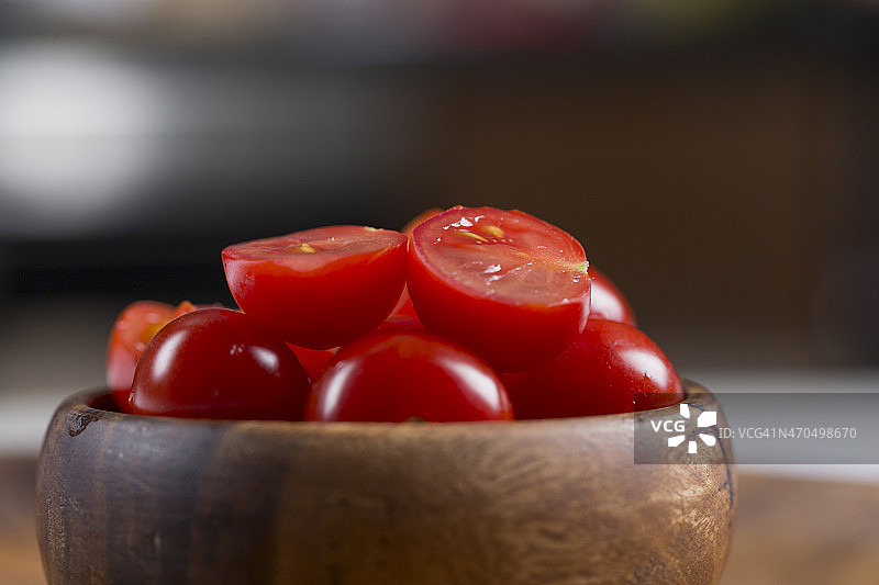 木碗里的新鲜樱桃番茄图片素材
