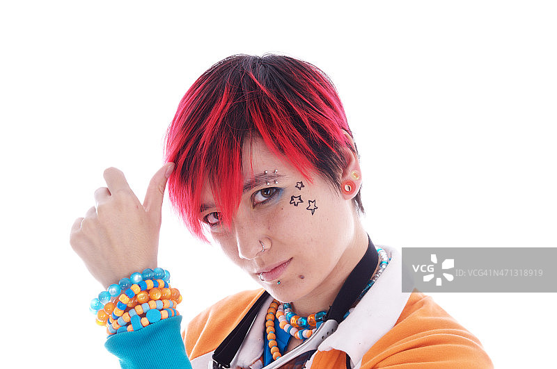 穿着鲜艳衣服的青年半侧面像图片素材