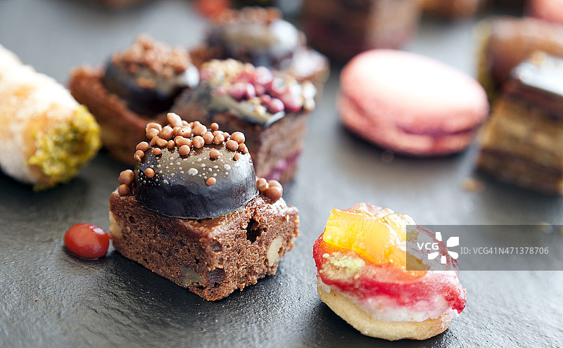 小巧克力蛋糕图片素材