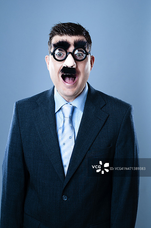 伪装的惊讶商人图片素材