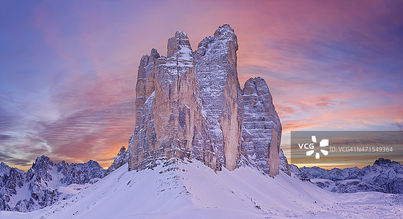 拉瓦雷多三峰图片素材