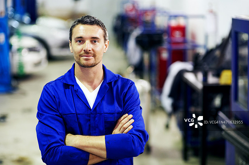 他提供值得信赖的车辆维修服务图片素材
