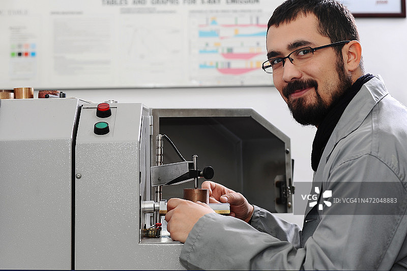 实验室里的男人图片素材