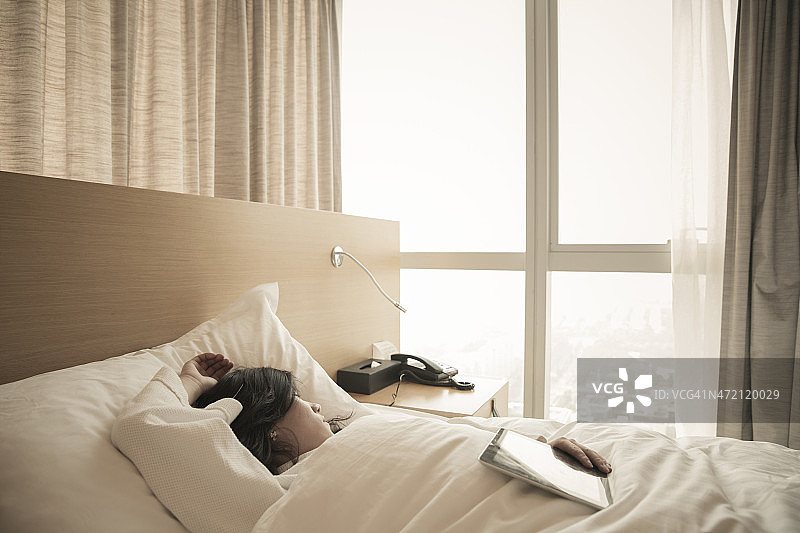 年轻女人正在睡觉图片素材