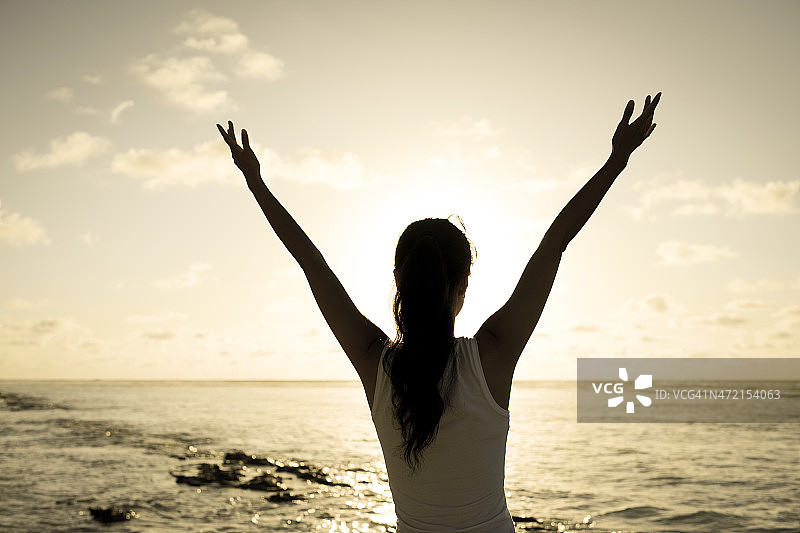 拥抱阳光图片素材