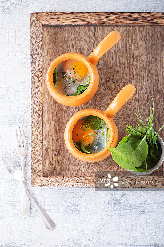 烤菠菜鸡蛋图片素材