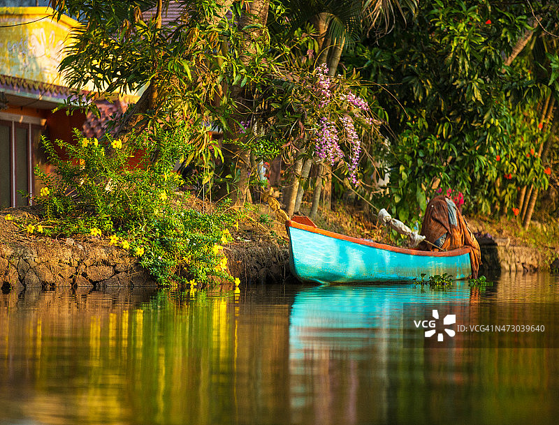 运河中的小船图片素材