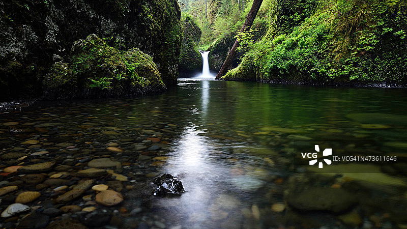 潘趣碗瀑布图片素材