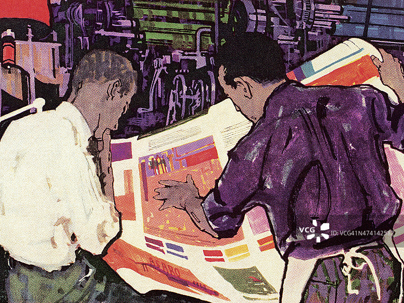 两个男人在看报纸图片素材