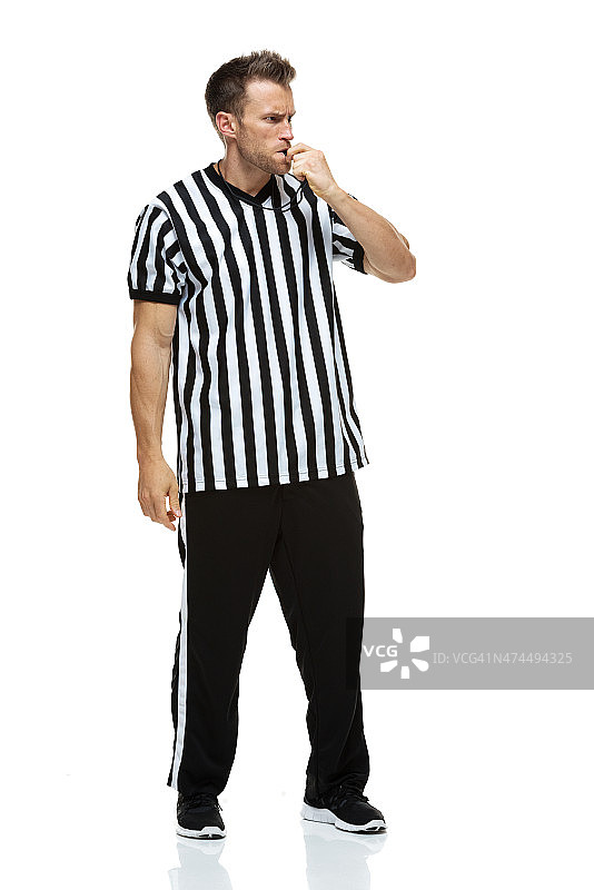 美式橄榄球裁判吹口哨图片素材