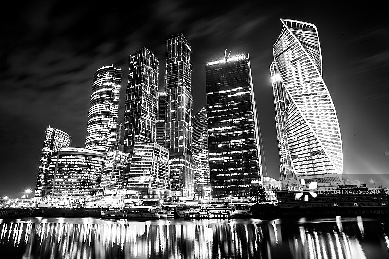 夜幕下的莫斯科城市摩天大楼图片素材