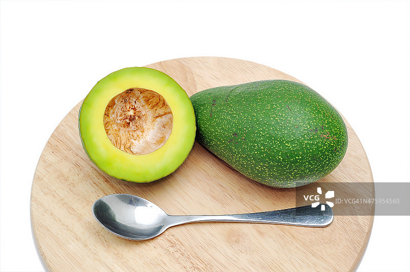 砧板上的牛油果图片素材
