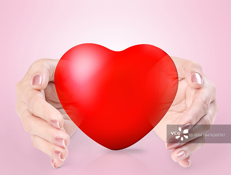 手托爱心（隔离背景）图片素材