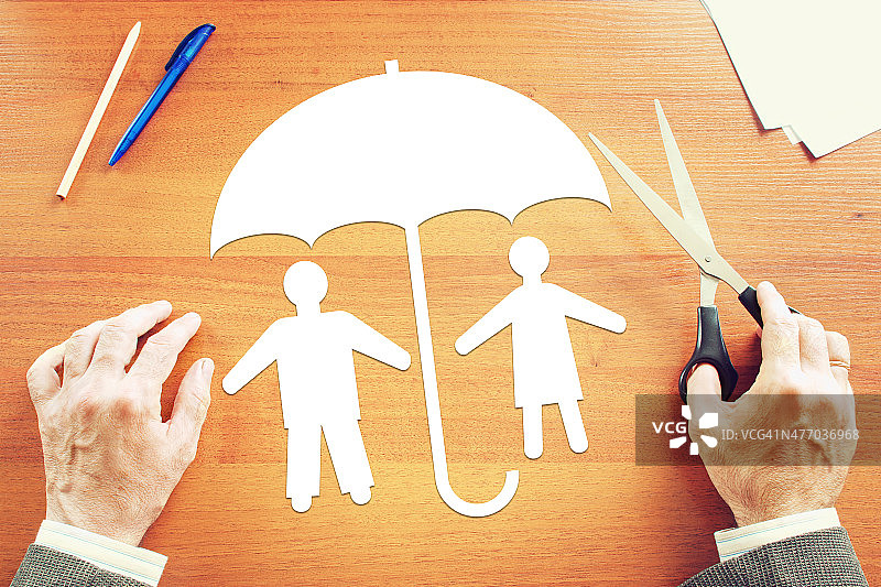 穿着传统服饰的情侣图片素材