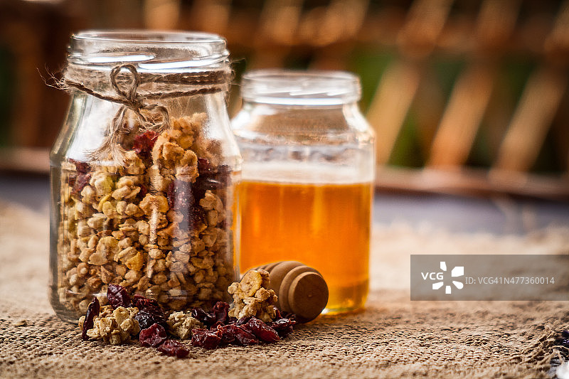 格兰诺拉麦片、蔓越莓和蜂蜜图片素材