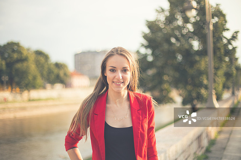 快乐的女孩最漂亮图片素材