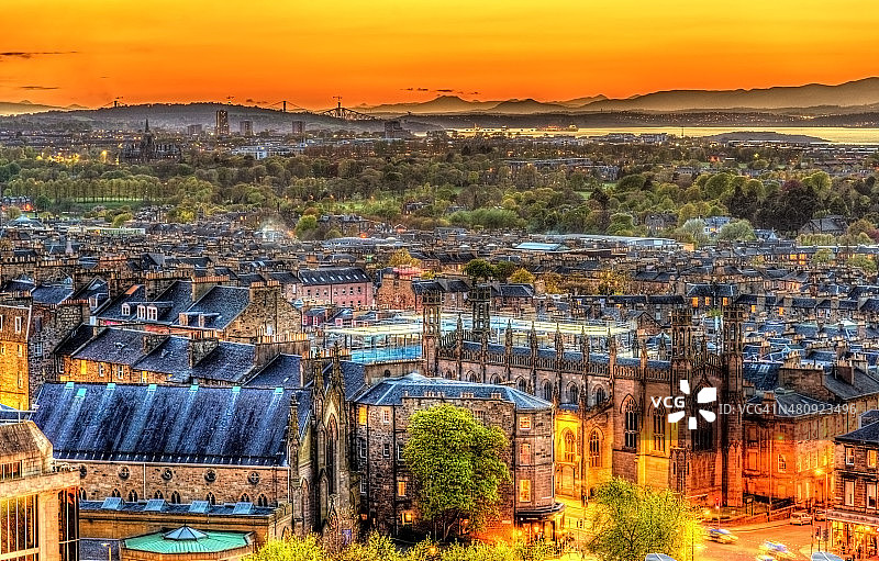 从卡尔顿山看到的苏格兰爱丁堡日落图片素材
