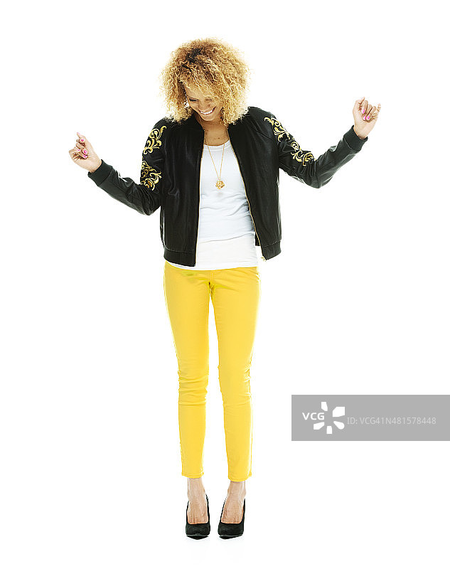 跳舞的快乐女人图片素材