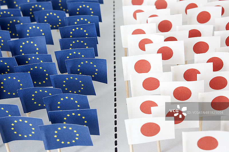 欧盟和日本国旗的对峙图片素材