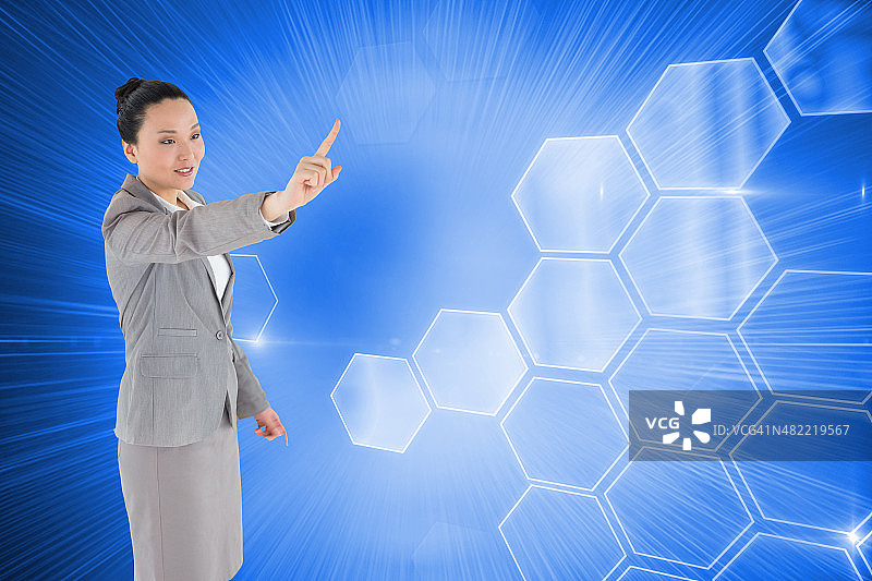 亚洲女商人指着的合成图像图片素材