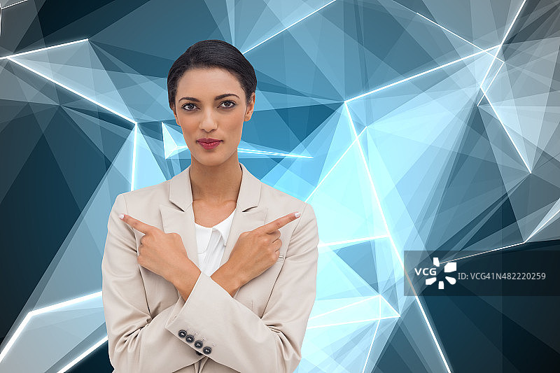商务女性交叉双臂并指向的合成图像图片素材