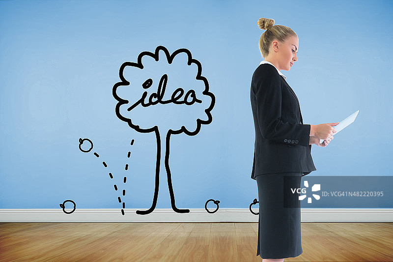 女商人手持新平板电脑的合成图像图片素材