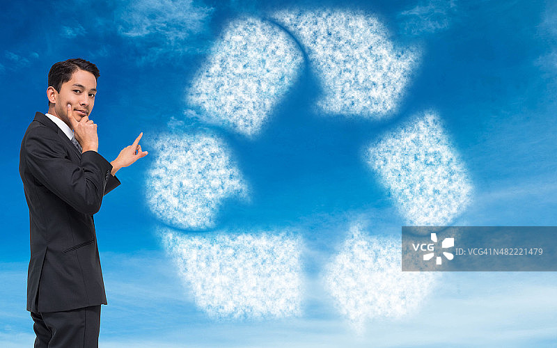 亚洲商人指着的合成图像图片素材